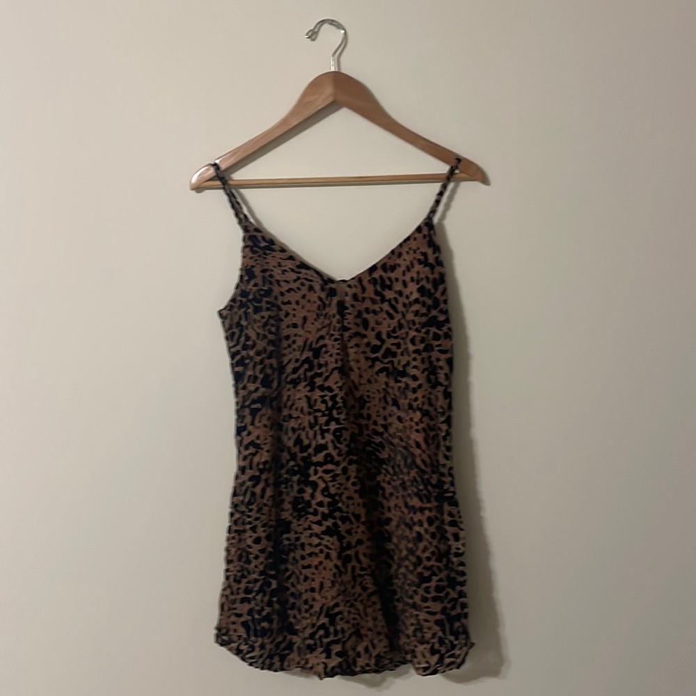 Fun cheetah print lined dress with keyhole cutout